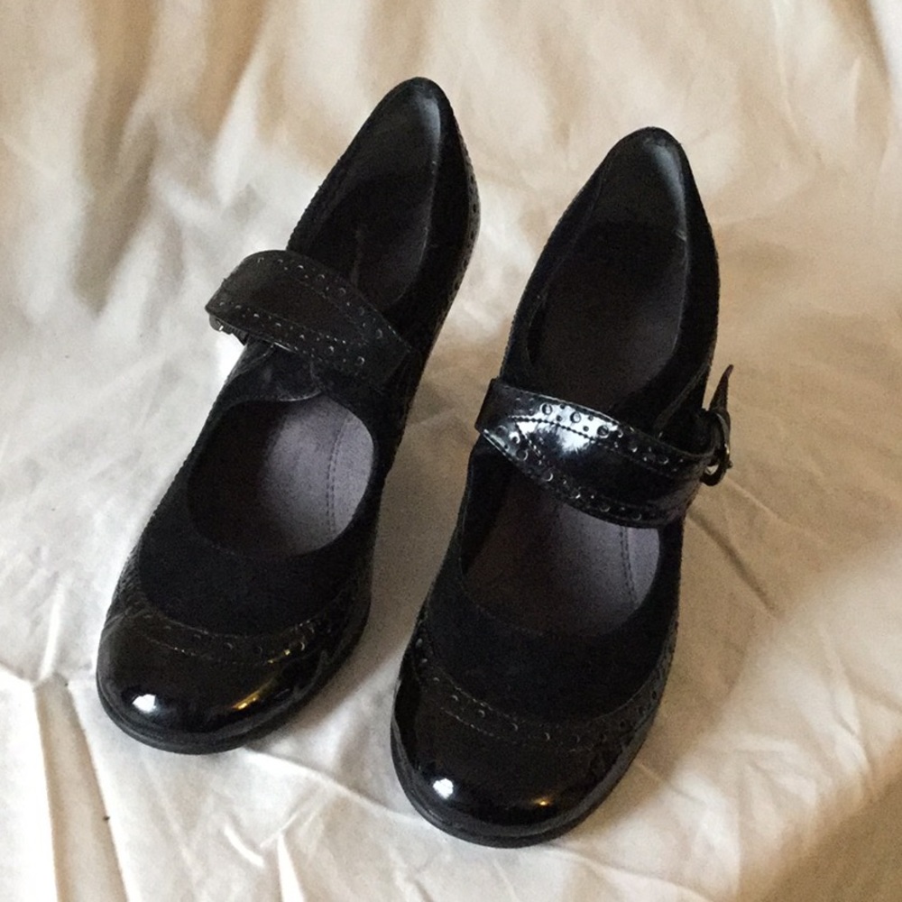 Aerosoles patent leather/suede Mary Jane heels.